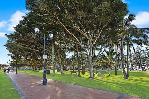 Pacific Regis Beachfront Holiday Apartments - Southport Accommodation 18