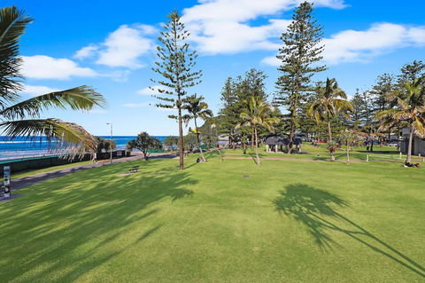 Pacific Regis Beachfront Holiday Apartments - Southport Accommodation 15