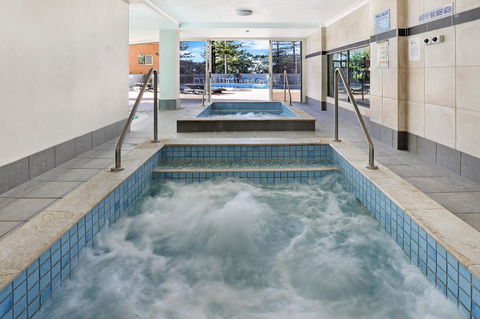 Pacific Regis Beachfront Holiday Apartments - Southport Accommodation 5