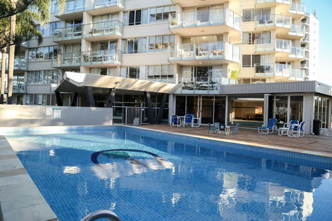 Pacific Regis Beachfront Holiday Apartments - Southport Accommodation 9