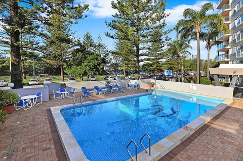 Pacific Regis Beachfront Holiday Apartments - Southport Accommodation 4