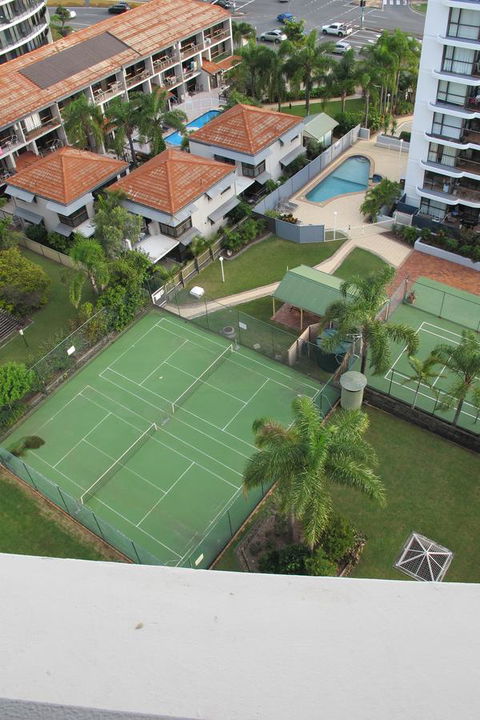 Pacific Regis Beachfront Holiday Apartments - Southport Accommodation 6