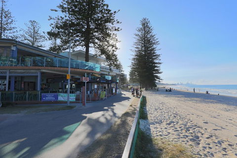 Pacific Regis Beachfront Holiday Apartments - Southport Accommodation 17