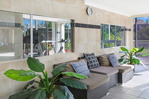 Pacific Regis Beachfront Holiday Apartments - Southport Accommodation 7