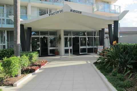 Pacific Regis Beachfront Holiday Apartments - Southport Accommodation 10