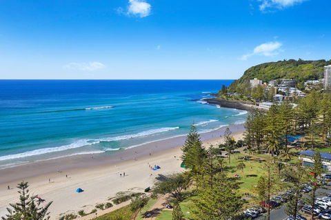 Pacific Regis Beachfront Holiday Apartments - Southport Accommodation 0