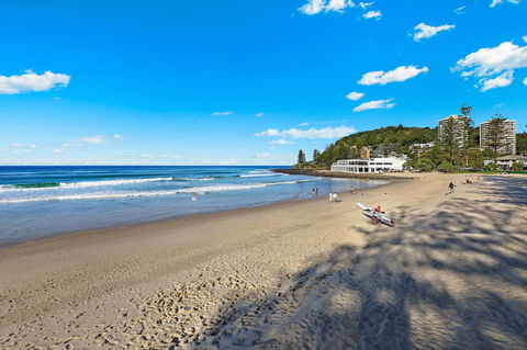 Pacific Regis Beachfront Holiday Apartments - Southport Accommodation 2
