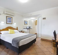 Glenmore Tavern - Southport Accommodation