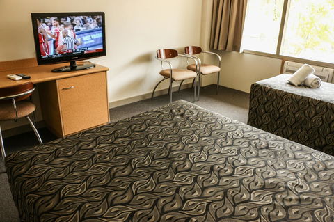 Salisbury Hotel Motel - Southport Accommodation 8