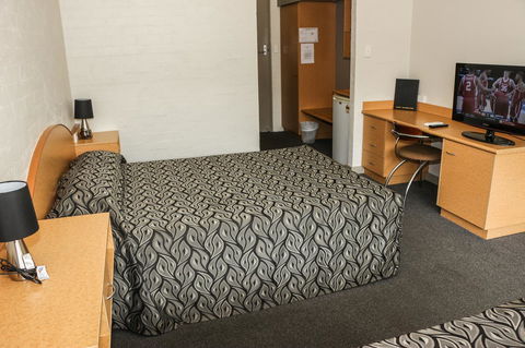 Salisbury Hotel Motel - Southport Accommodation 9