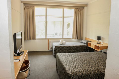 Salisbury Hotel Motel - Southport Accommodation 11