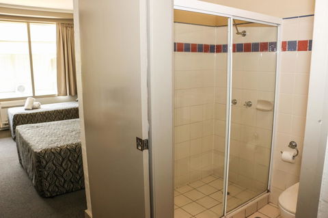 Salisbury Hotel Motel - Southport Accommodation 13