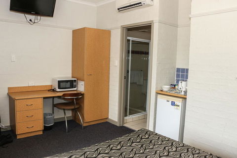 Salisbury Hotel Motel - Southport Accommodation 18