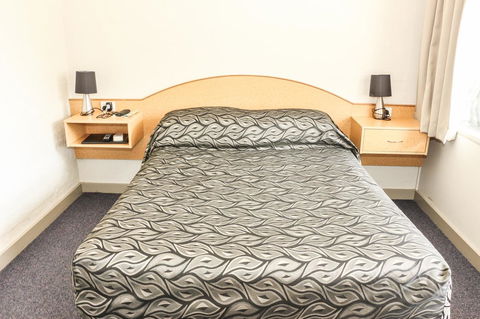 Salisbury Hotel Motel - Southport Accommodation 24