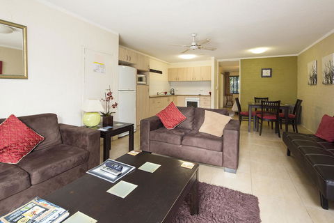 Burleigh Palms Holiday Apartments - Southport Accommodation 36