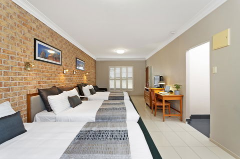 Coopers Colonial Motel - Southport Accommodation 3