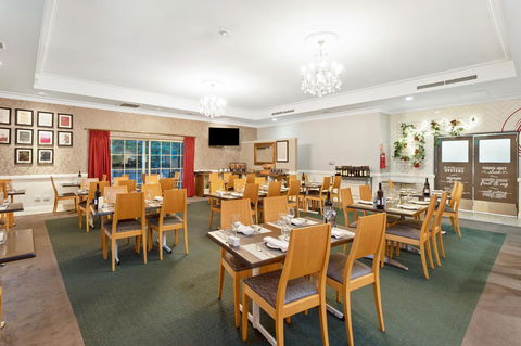 Coopers Colonial Motel - Southport Accommodation 11