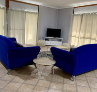 Bees Place - 3 bedroom home on 10 acres of land with distant ocean views - Southport Accommodation