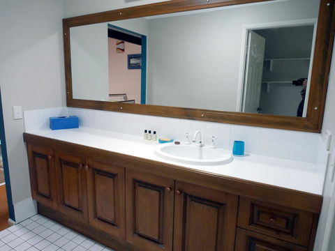 Gone Fishin - Southport Accommodation 14