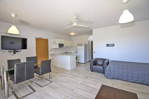 Anchorage On Straddie - Accommodation Southport 25