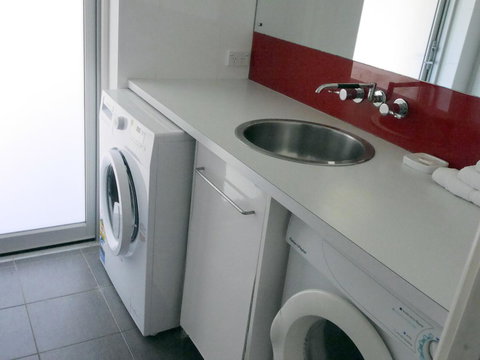 A AAA C-SHACK - Southport Accommodation 15