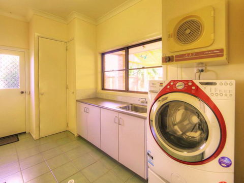 Belle Vue Beach House By Discover Stradbroke - Southport Accommodation 24