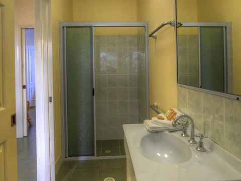 Belle Vue Beach House By Discover Stradbroke - Southport Accommodation 18