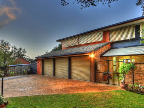 Belle Vue Beach House By Discover Stradbroke - Southport Accommodation 4
