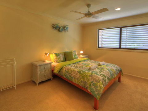 Belle Vue Beach House By Discover Stradbroke - Southport Accommodation 10