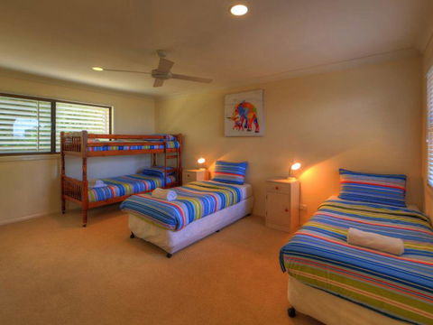 Belle Vue Beach House By Discover Stradbroke - Southport Accommodation 25