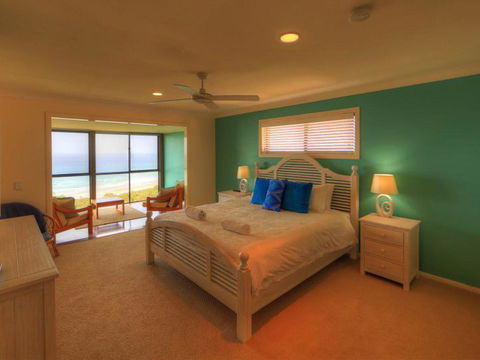 Belle Vue Beach House By Discover Stradbroke - Southport Accommodation 8