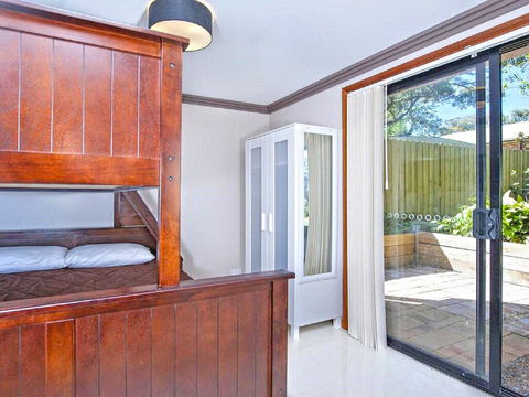 'Beach Break 2', 2/10 Lionel St - Downstairs Unit With Aircon - Southport Accommodation 1