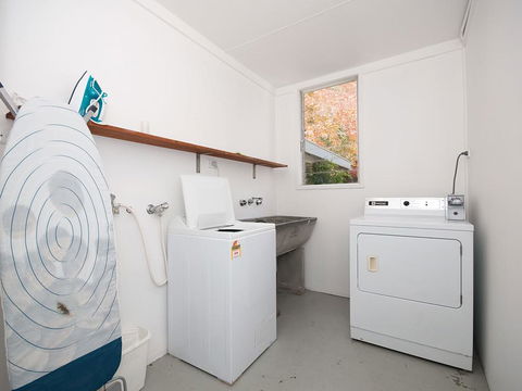 'Beachside' Shoal Bay, Unit 6 - Southport Accommodation 3