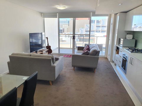 (just Listed) Bolton St 1br 350m Walk To Newcastle Beach +++ Wifi End Eand - Southport Accommodation 3