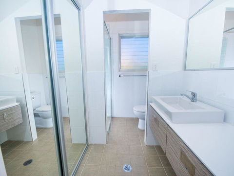 1 'Florida', 5 Lillian Street - 2 Min Walk To Beach, Shops & Restaurants - Southport Accommodation 1