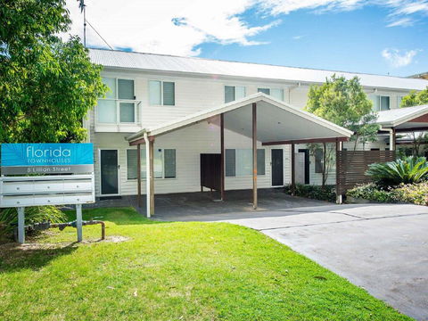 1 'Florida', 5 Lillian Street - 2 Min Walk To Beach, Shops & Restaurants - Southport Accommodation 0
