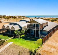 108 Madaffari Drive - Caretta - Luxurious Marina Home With A Spa and Free WiFi - Southport Accommodation