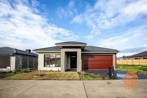 109, Cozy Cranbourne Family House, 5Bed2Bath2Parking - Accommodation Southport 2