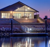 11 Kestrel Place - PRIVATE JETTY - Southport Accommodation