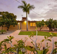 13 Grenadier Street - Shady Haven with a Large Outdoor Entertaining Area - Southport Accommodation