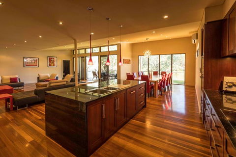 141 Providence Drive, Bowhill - Southport Accommodation 2