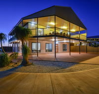 16 Crevalle Way - Fantastic House with Gulf Views - Southport Accommodation