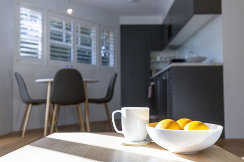 2 BEDROOM BRAND NEW APT // MOMENTS FROM RNSH - Southport Accommodation 3