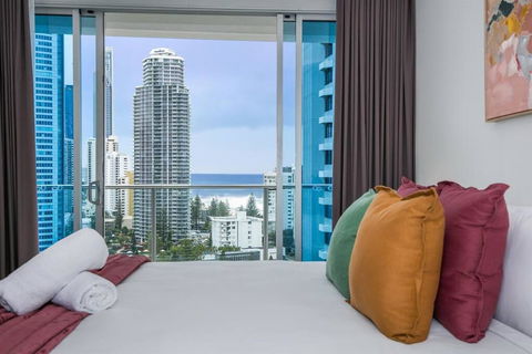 Bliss By The Ocean Beautiful Views, Walk To Beach! - Southport Accommodation 0