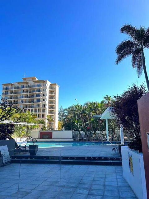 Bliss By The Ocean Beautiful Views, Walk To Beach! - Southport Accommodation 2