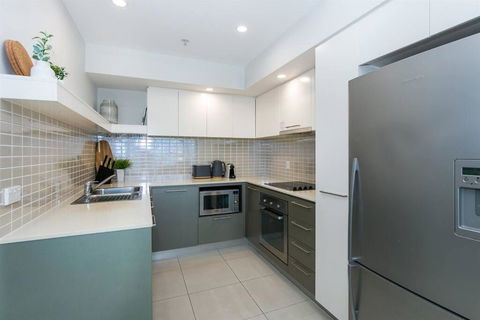 Bliss By The Ocean Beautiful Views, Walk To Beach! - Southport Accommodation 4