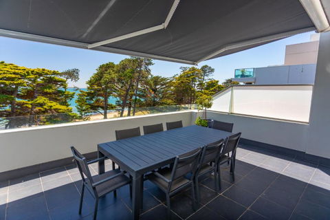 C-Scape Penthouse - Cowes Beach Front - Southport Accommodation 3