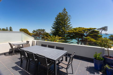 C-Scape Penthouse - Cowes Beach Front - Southport Accommodation 0
