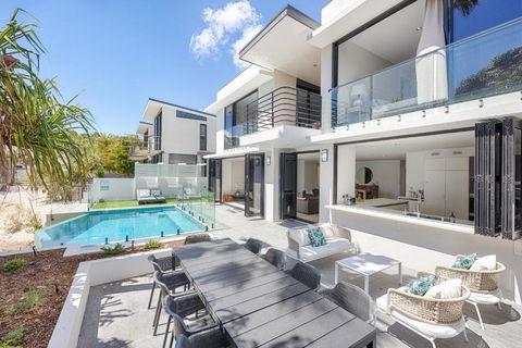 Callula , River Paradise With Private Pool - Southport Accommodation 3