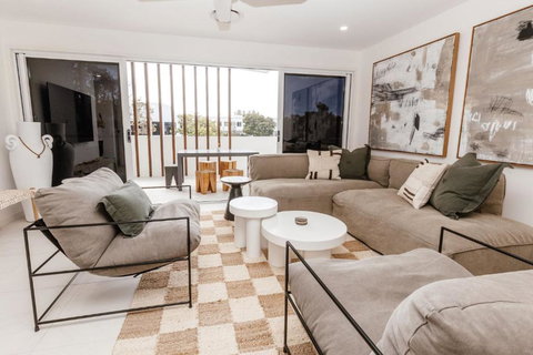 C & C By The Sea - Southport Accommodation 2